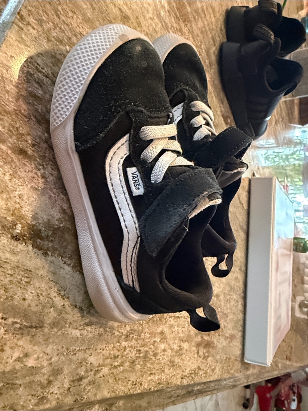 Vans Kids Black & White Old Skool Skate Sneakers toddlers  ultra range vans